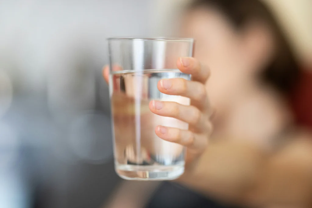 boire de l'eau pure