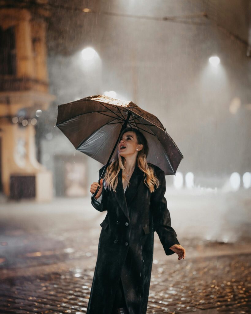 marcher sous la pluie