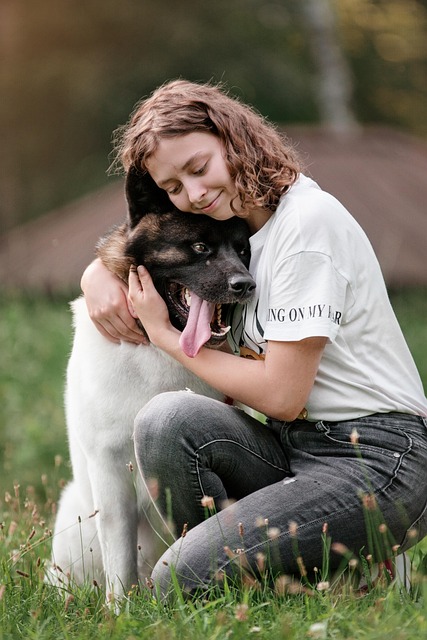 une enfant et son chien